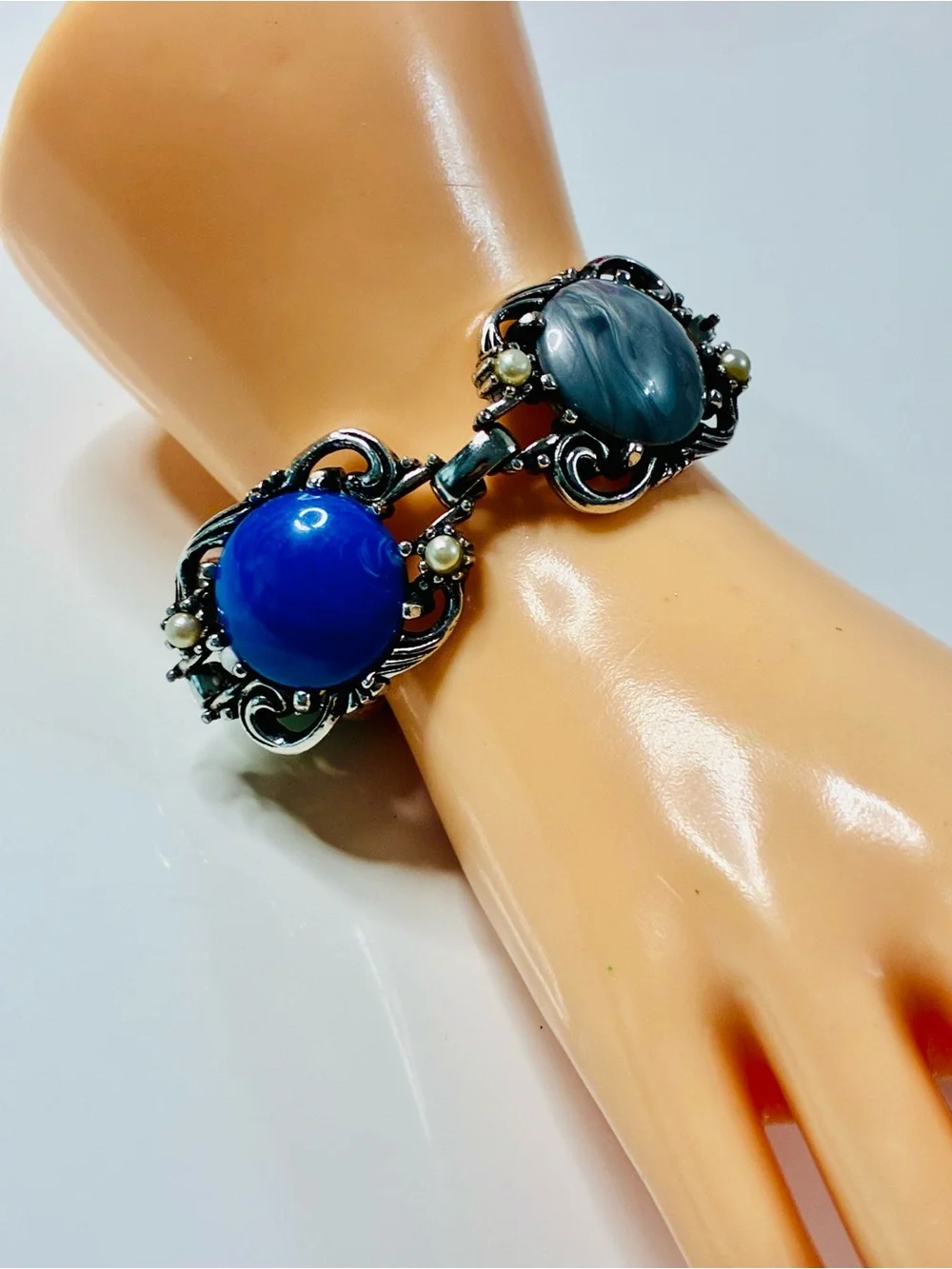 VTG Multicolor Cabochon Bracelet with Silver-Tone Filigree And Pearls